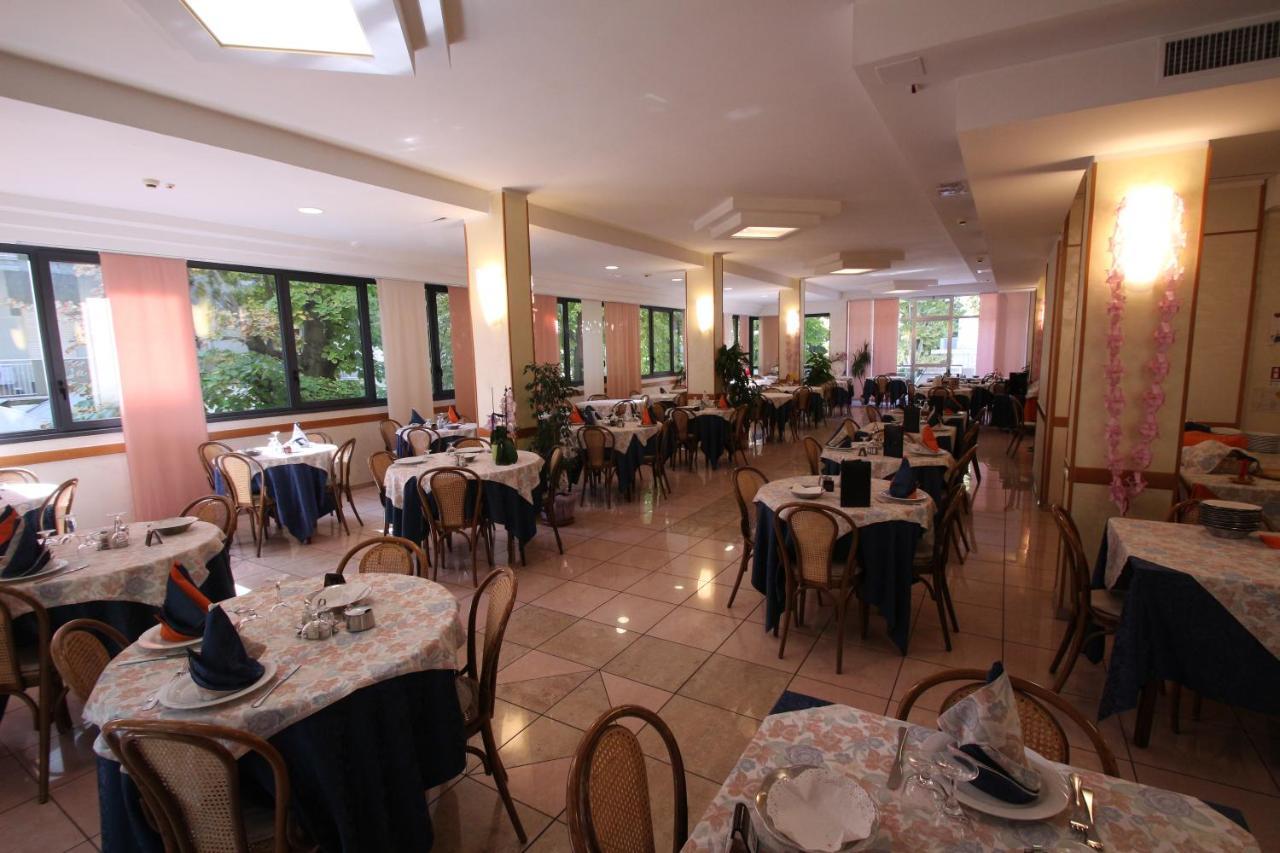 Hotel Colorado リミニ エクステリア 写真