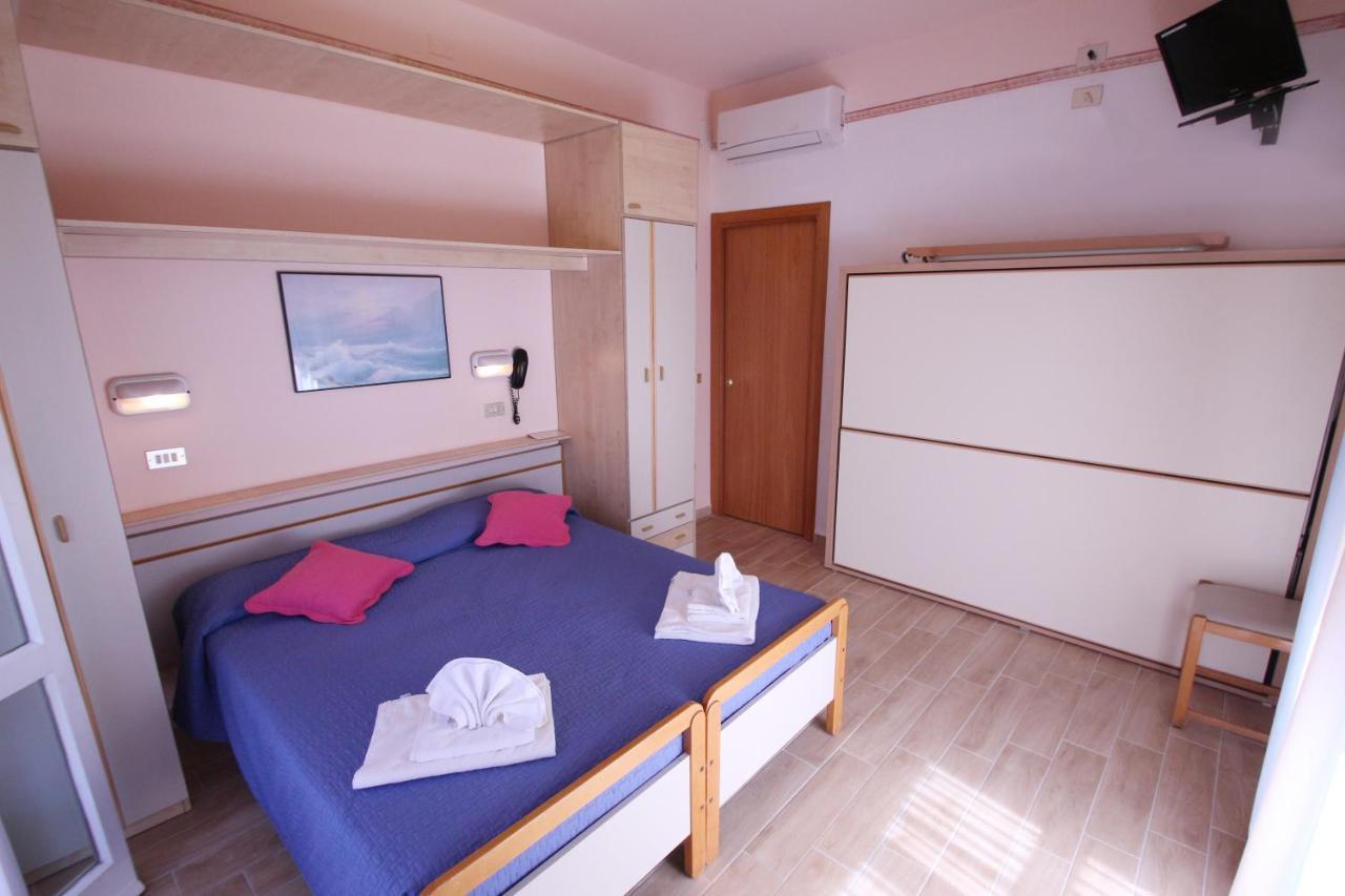 Hotel Colorado リミニ エクステリア 写真