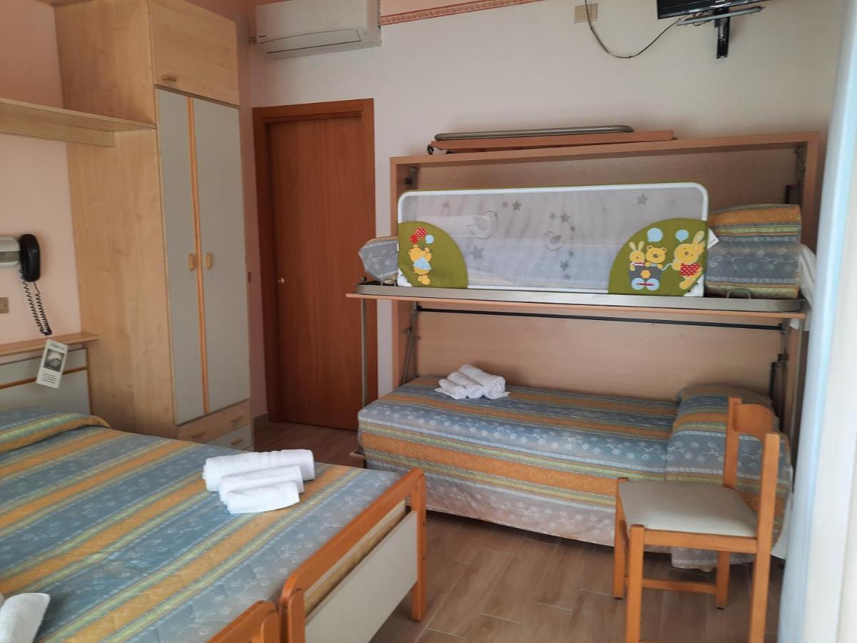 Hotel Colorado リミニ エクステリア 写真