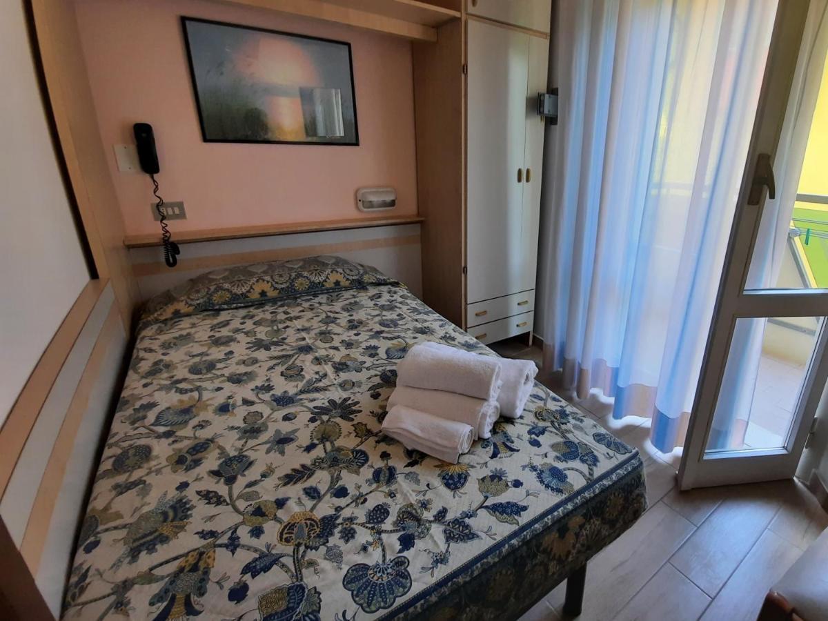 Hotel Colorado リミニ エクステリア 写真