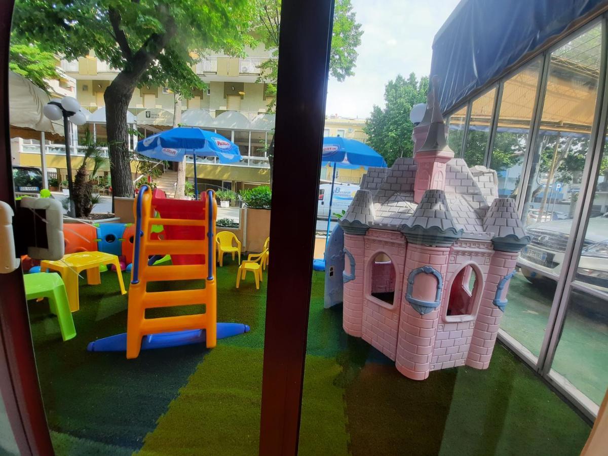 Hotel Colorado リミニ エクステリア 写真
