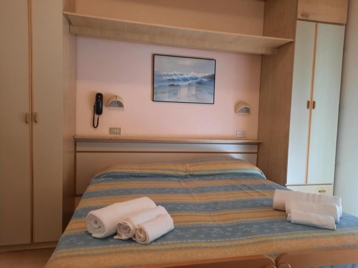 Hotel Colorado リミニ エクステリア 写真