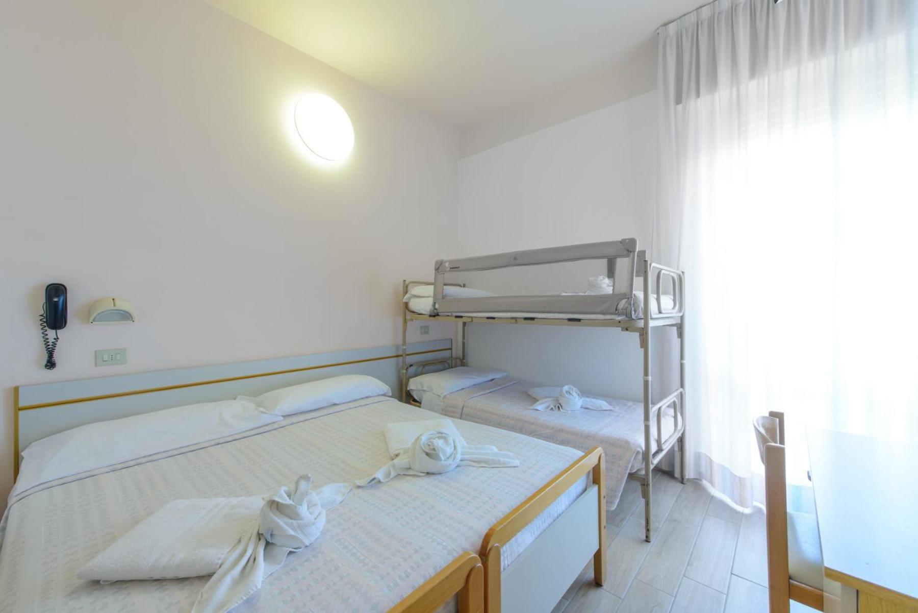 Hotel Colorado リミニ エクステリア 写真