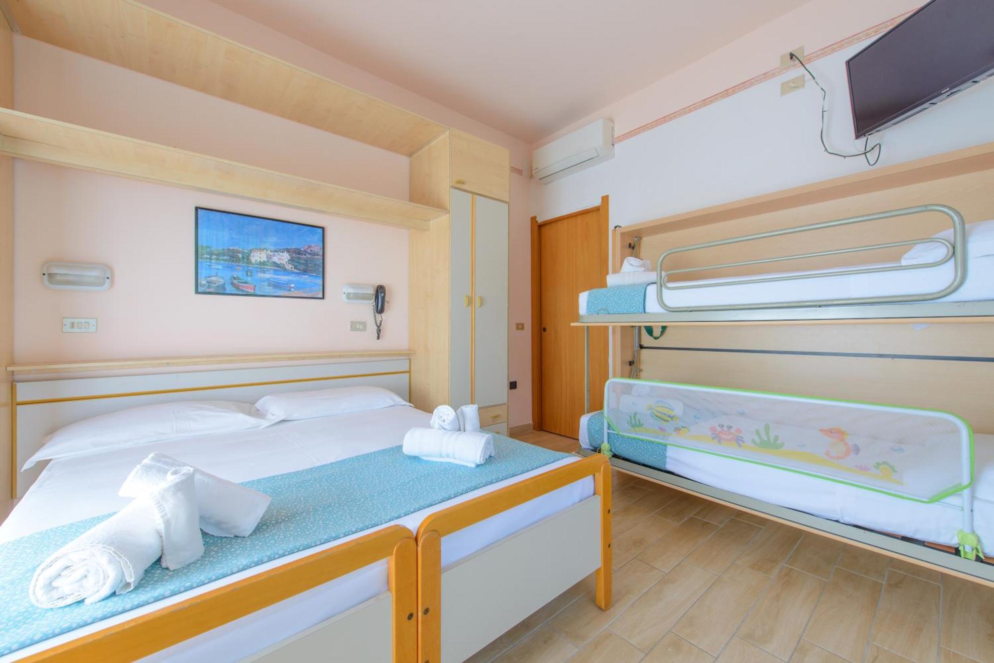 Hotel Colorado リミニ エクステリア 写真