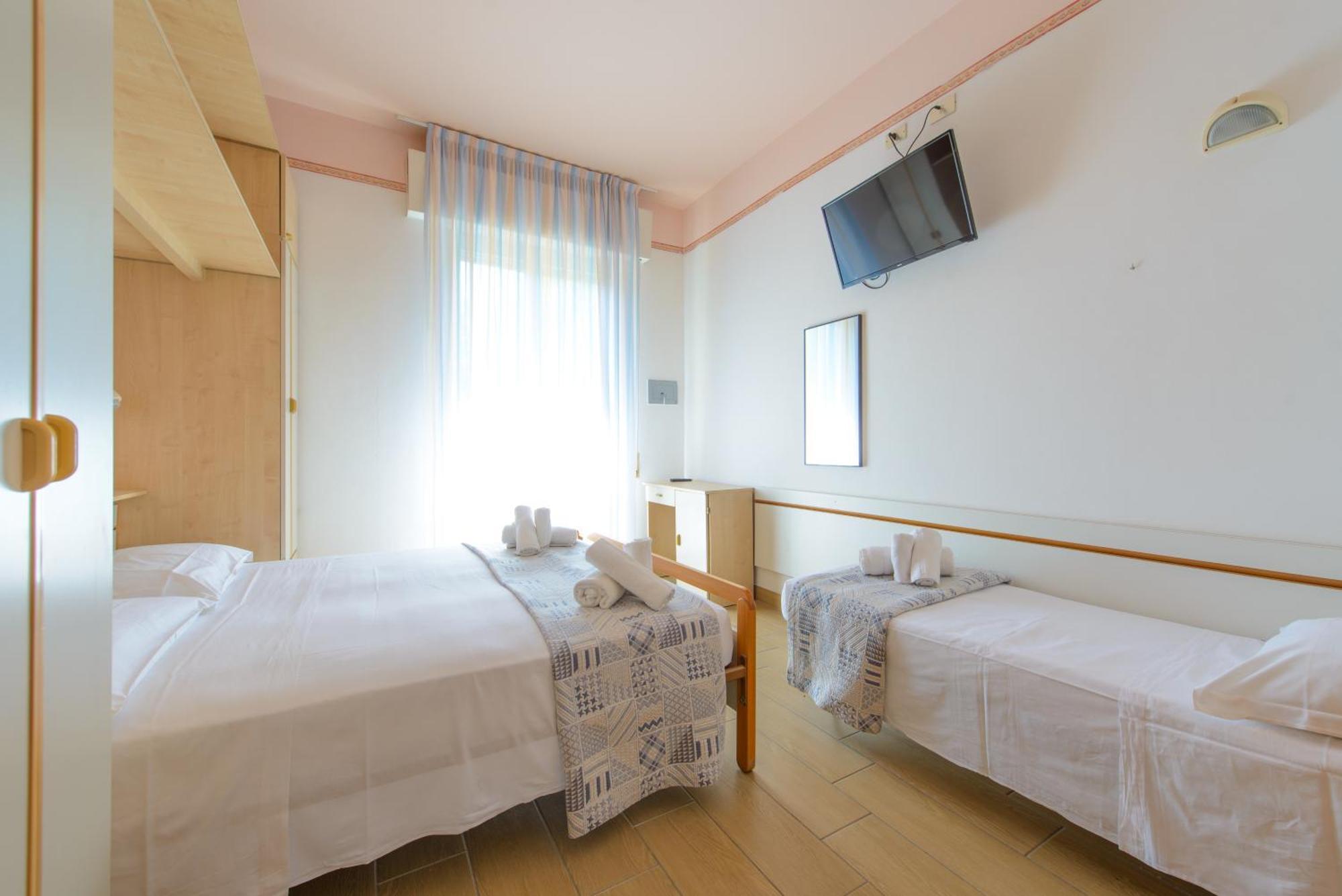 Hotel Colorado リミニ エクステリア 写真
