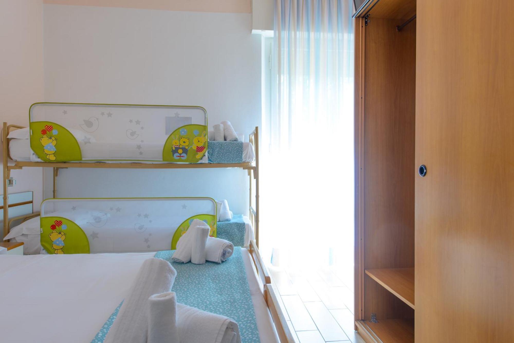 Hotel Colorado リミニ エクステリア 写真