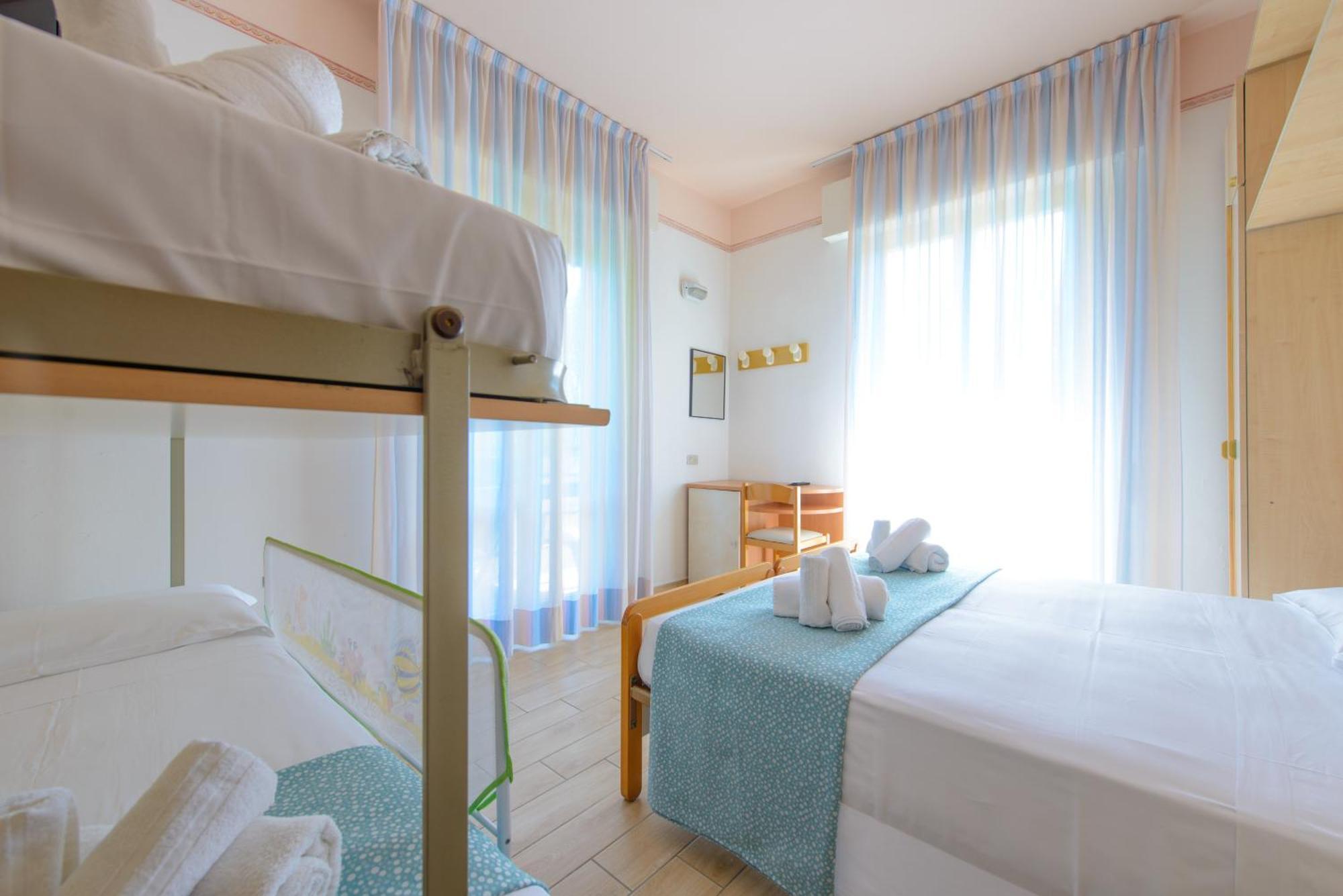 Hotel Colorado リミニ エクステリア 写真
