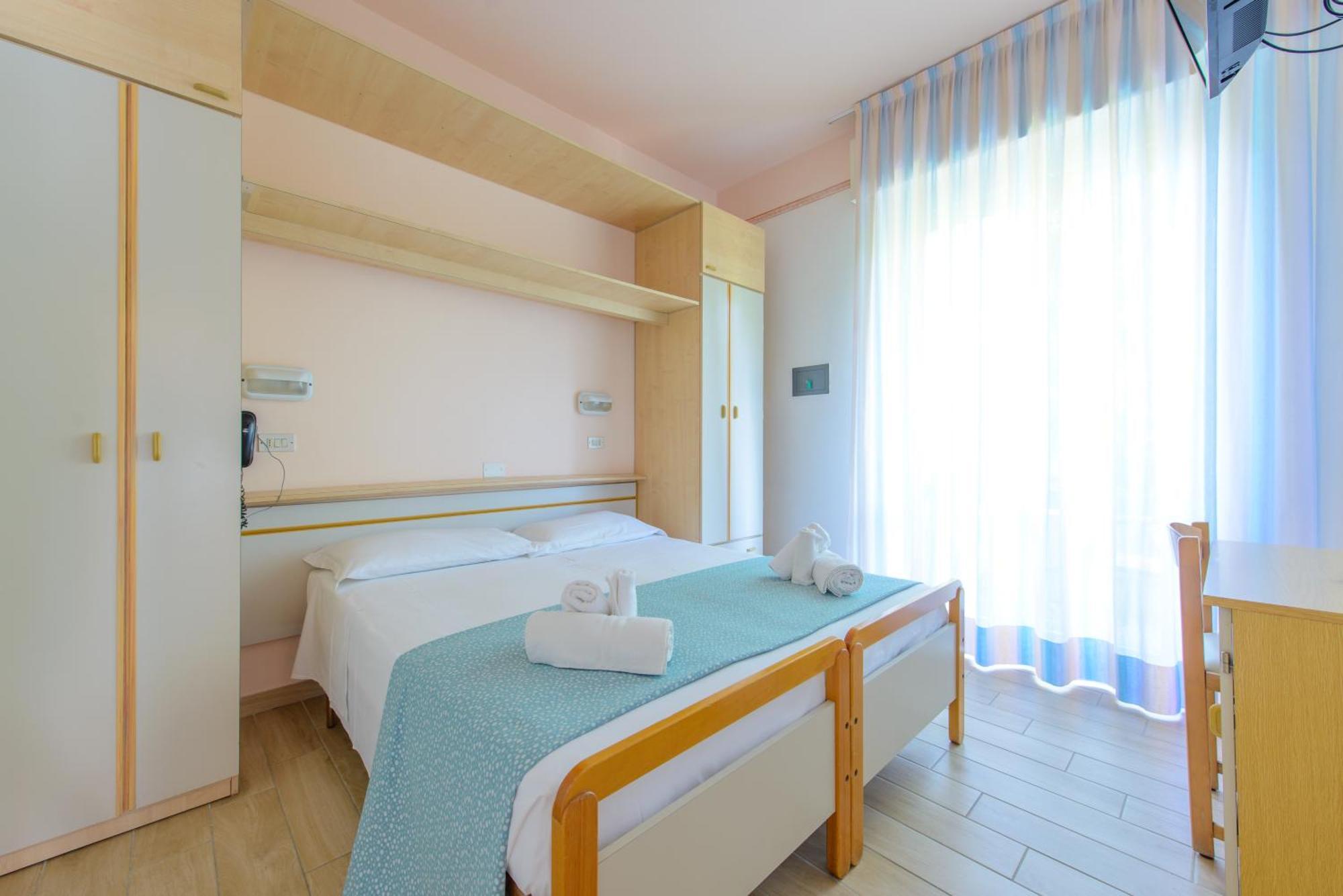 Hotel Colorado リミニ エクステリア 写真
